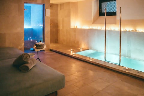 Couples treatment rooms, spa tub, steam room, Turkish bath