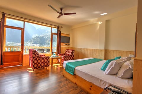 Luxury Room, 1 Bedroom, Balcony, Mountain View | Egyptian cotton sheets, premium bedding, desk, soundproofing