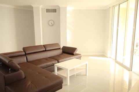 Presidential Apartment, 3 Bedrooms, Smoking, Sea Facing | Living area | 32-inch flat-screen TV with cable channels, TV