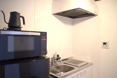 AOCA 1A  | Private kitchenette | Fridge, microwave, stovetop, electric kettle