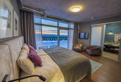 Junior Suite, 1 Bedroom, Accessible, Hill View | Minibar, in-room safe, individually decorated, desk