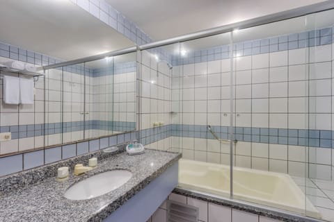 Combined shower/tub, deep soaking tub, hair dryer, towels