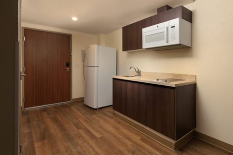 Full-size fridge, microwave, stovetop