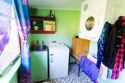 House, 2 Bedrooms, 2 Bathrooms | Laundry