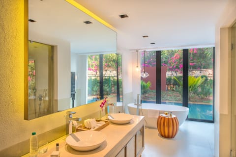 Premier Pool Villa with Private Pool | Bathroom | Separate tub and shower, deep soaking tub, free toiletries, hair dryer