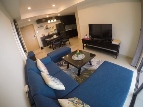 Apartment | Living room | Flat-screen TV