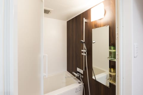 Superior Apartment | Bathroom | Separate tub and shower, free toiletries, hair dryer, slippers
