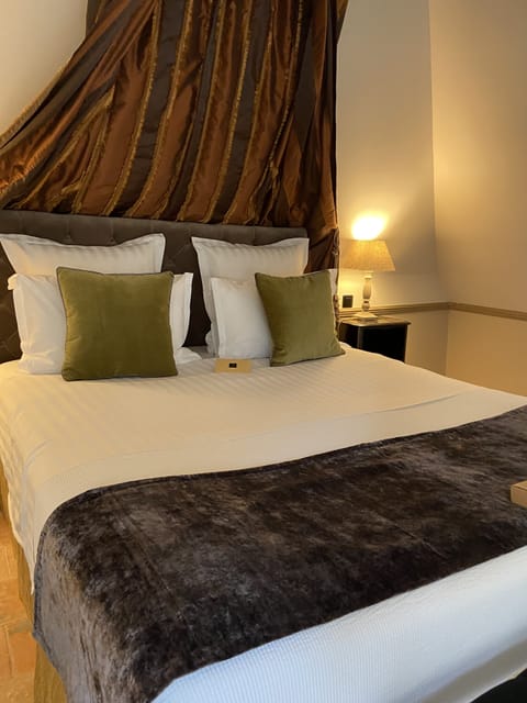 Double Room (Mariette) | Minibar, individually decorated, individually furnished, desk