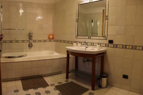 Double Room, Balcony | Bathroom | Combined shower/tub, free toiletries, hair dryer, bidet