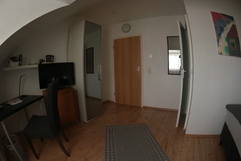 Standard Single Room, Private Bathroom (Einzelzimmer Standard) | In-room safe