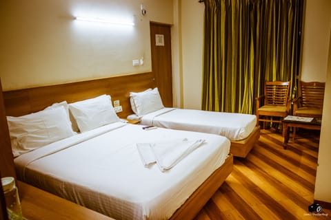 Comfort Triple Room, Multiple Beds, Accessible, Smoking | Premium bedding, desk, iron/ironing board, free WiFi