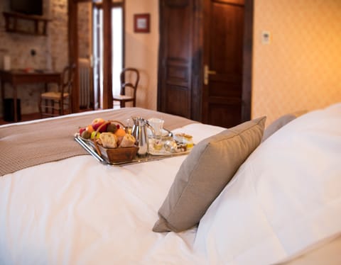 Premium bedding, in-room safe, individually decorated