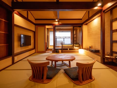 Japanese Room w/ Private Onsen (2F, no kids under 12yrs) Halfboard (BF & Dinner), Check-in 3pm-6pm | Minibar, in-room safe, desk, laptop workspace