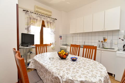 Apartment, 3 Bedrooms (1249/11900) | Private kitchen | Fridge, coffee/tea maker