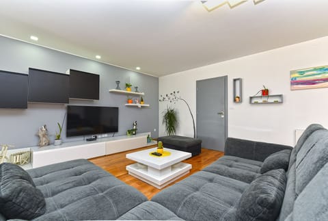 Apartment, 2 Bedrooms (408/1710) | Living area | Flat-screen TV