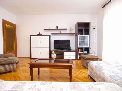 Apartment, 2 Bedrooms (408/2144) | Living area | Flat-screen TV