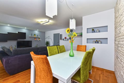 Apartment, 2 Bedrooms (408/1710) | Living area | Flat-screen TV