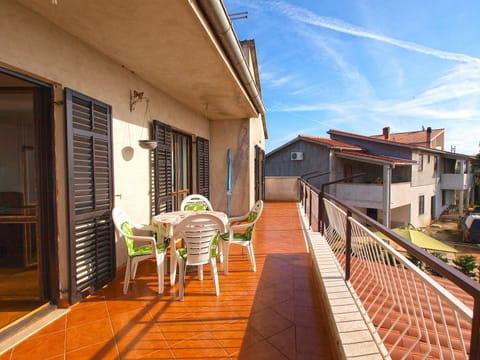 Apartment, 2 Bedrooms (408/2144) | Balcony