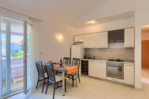 Apartment, 1 Bedroom (771/1798) | Private kitchen | Full-size fridge, coffee/tea maker, electric kettle