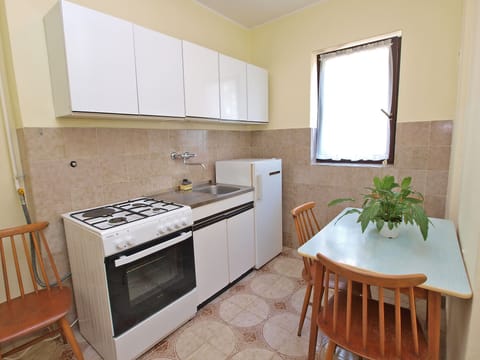 Apartment, 1 Bedroom (606/1456) | Private kitchen | Fridge, stovetop, coffee/tea maker, cookware/dishes/utensils