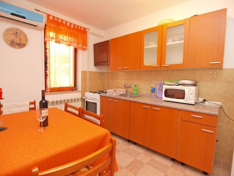 Apartment, 2 Bedrooms (768/1788) | Private kitchen | Full-size fridge, microwave, coffee/tea maker