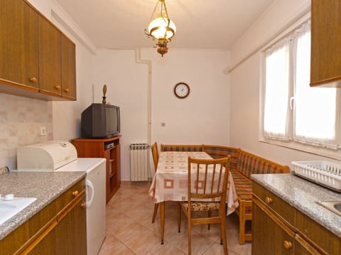 Apartment, 3 Bedrooms (1066/5084) | In-room dining