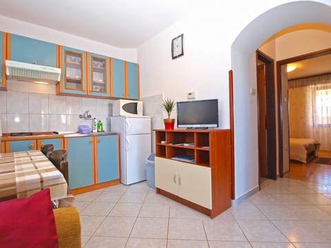 Apartment, 1 Bedroom (1270/12194) | Private kitchen | Full-size fridge, coffee/tea maker, electric kettle