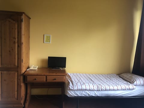 Traditional Triple Room, Accessible | Free cribs/infant beds, wheelchair access