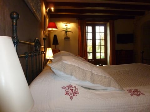 Suite, Garden View | Premium bedding, cribs/infant beds, free WiFi, bed sheets