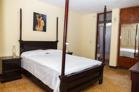 Double or Twin Room | 6 bedrooms, premium bedding, individually furnished, desk