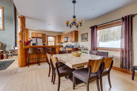 House | Living area | TV, fireplace