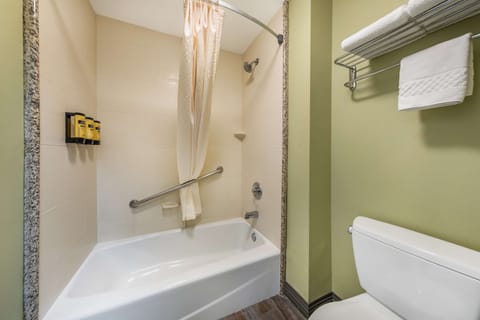 Combined shower/tub, designer toiletries, hair dryer, towels