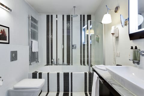 Comfort Room, Balcony | Bathroom | Combined shower/tub, free toiletries, hair dryer, bidet