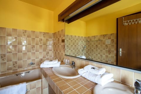 Standard Triple Room | 1 bedroom, soundproofing, iron/ironing board, free WiFi