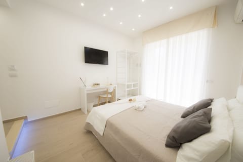 Business Double Room, Courtyard View | Premium bedding, down comforters, minibar, desk