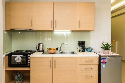 One Bedroom Apartment (5 Adults) | Private kitchen | Fridge, oven, stovetop, coffee/tea maker