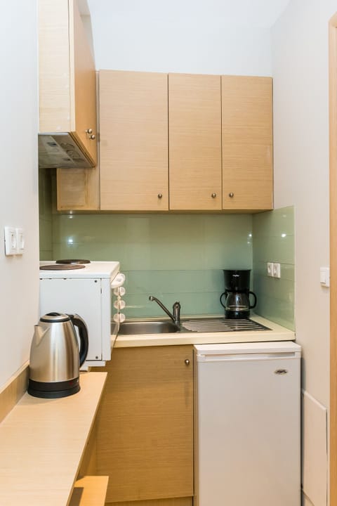 One Bedroom Apartment (4 Adults) | Private kitchen | Fridge, oven, stovetop, coffee/tea maker