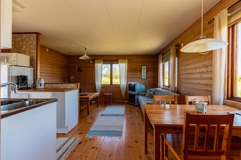 Cabin, 2 Bedrooms, Private Bathroom (1-4an) | Living area