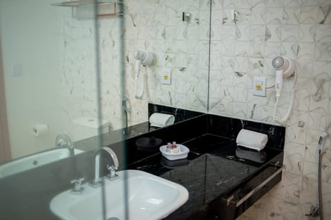 Presidential Suite, Non Smoking, Beach View | Bathroom | Shower, free toiletries, towels