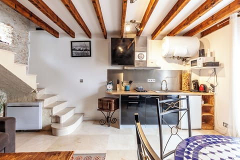 Room | Private kitchen | Fridge, microwave, oven, stovetop