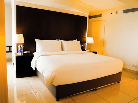 Presidential Suite | Down comforters, pillowtop beds, minibar, in-room safe