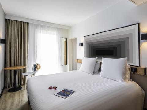 Premium bedding, in-room safe, desk, iron/ironing board