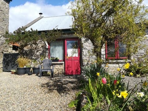Holiday cottage situated on walking trail in scenic Clare