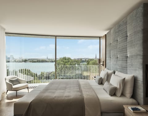 Fontenay Suite | Premium bedding, free minibar items, in-room safe, desk