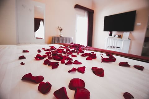 Deluxe Double Room, Balcony, City View | Premium bedding, down comforters, pillowtop beds, desk