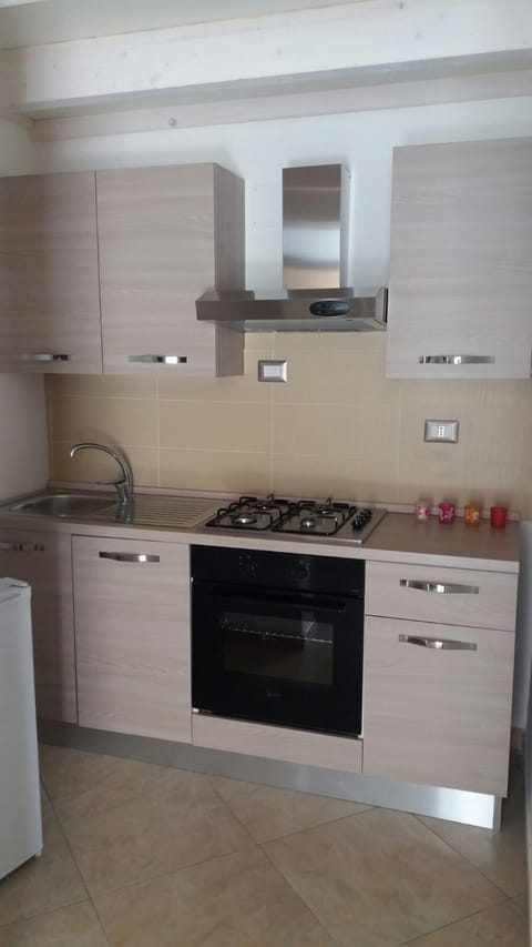 Double Room, Kitchenette | Private kitchenette | Fridge, microwave, stovetop, coffee/tea maker