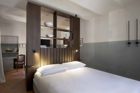 Junior Studio Suite | Minibar, desk, blackout drapes, soundproofing