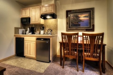 Grand Timber Lodge  Studio | Private kitchenette | Microwave, stovetop, coffee/tea maker, cookware/dishes/utensils