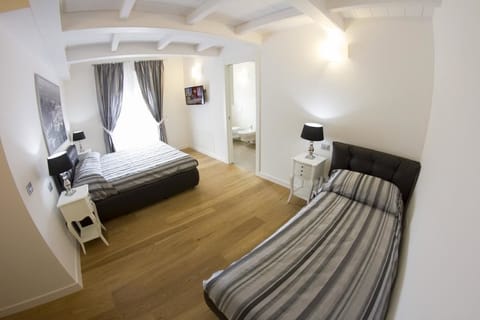 Comfort Triple Room, Ensuite, Courtyard View | 1 bedroom, minibar, soundproofing, free WiFi