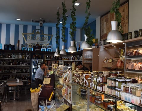 Daily full breakfast (EUR 5 per person)